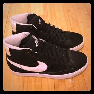 NIKE BLAZER GS black/white shoe size 5.5 youth